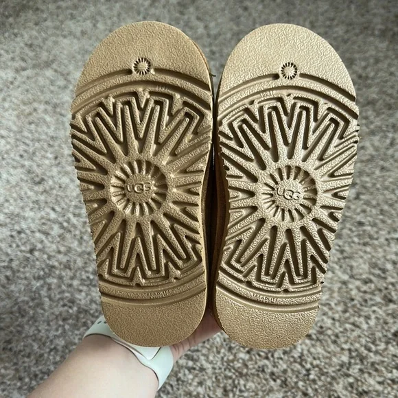 KIDS UGG DUPE TASMAN INSPIRED SLIPPERS - Picture 5 of 6